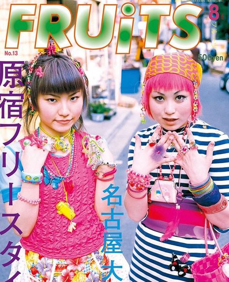 The FRUiTS Magazine Archive on Instagram: “This classic cover from FRUiTS Issue 13 screams Harajuku! Published June, 1998. #90sfashion #1990sfashion #lovefashion…” Mizuhara Kiko, Harajuku Decora, Mode Harajuku, Street Style Magazine, Fruits Magazine, Japanese Fashion Magazine, Estilo Harajuku, 일본 패션, Harajuku Street