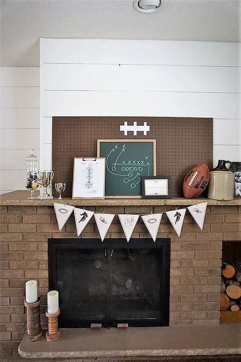 Vintage Football Party, Kentucky Derby Party Decorations, Derby Party Decorations, Football Banquet, Football Baby Shower, Football Draft, Sports Baby Shower, Football Theme Party, Super Bowl Football