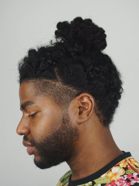 Curly Man Bun, Man Bun Curly Hair, Bun Men, Curly Man, Man Bun Haircut, Man Bun Styles, Curly Hair Bun, Mens Twists Hairstyles, Natural Hair Men