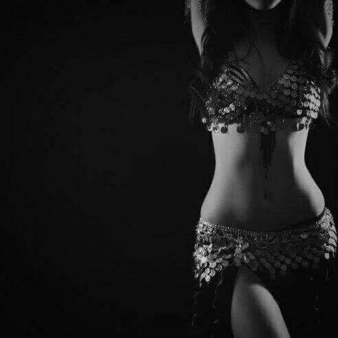 Belly Dancer Outfits, Belly Dancer Costumes, Girls F, Belly Dance Outfit, Dancers Outfit, Dancing Aesthetic, Belly Dancer, Belly Dance Costumes, Aesthetic Women