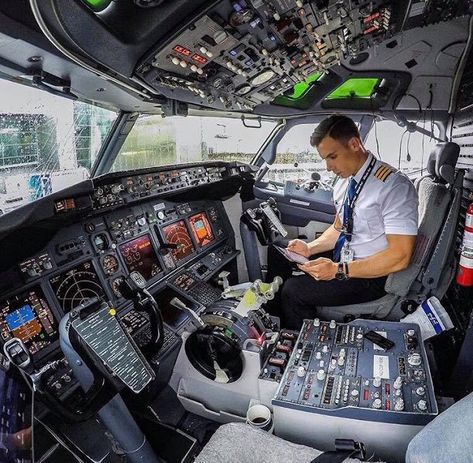 Pilot Uniform Men, Gopro Shots, Pilot Uniform, Commercial Pilot, Airplane Wallpaper, Pilots Aviation, Airline Pilot, Pilot Shirt, Airplane Pilot