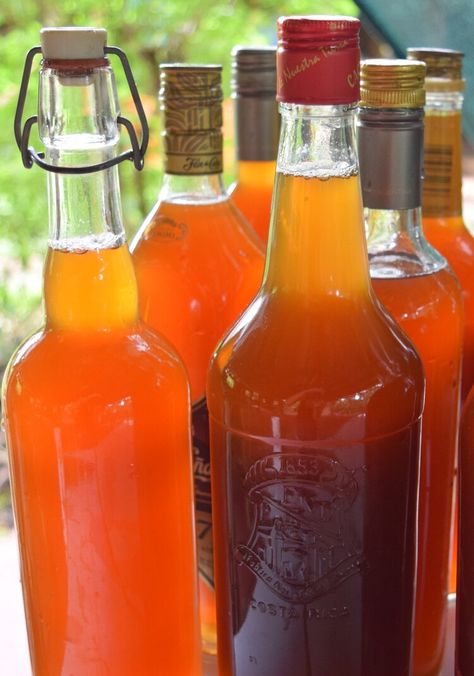 Banana Vinegar, Banana Wine, Homemade Vinegar, How To Make Vinegar, Foods Ideas, Liquid Sugar, Farm Fresh Recipes, Fermentation Recipes, Vinegar Uses