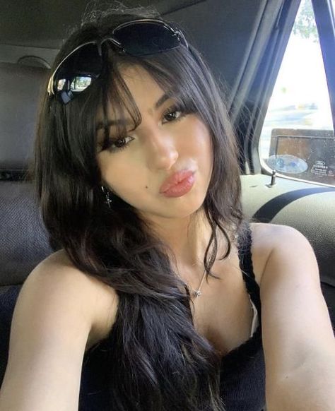 Bangs Latina, Cute Hairstyles With Bangs, Latina Makeup Looks, Latina Hair, Latina Makeup, Bangs With Medium Hair, Cute Makeup Looks, Long Hair With Bangs, Haircuts For Long Hair