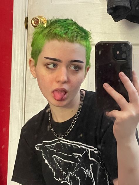 Green Hair Buzzcut, Neon Green Buzzcut, Transmasc Buzzcut, Green Hair Short Pixie, Green Buzzcut Women, Dark Green Buzzcut, Short Green Hair Men, Green Shaved Head, Split Dyed Buzzcut