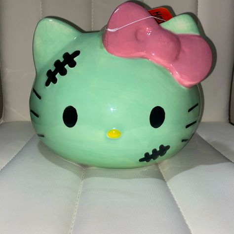 Brand New Hello Kitty Frankenstein Planter Pot *Comes With A Gift* Monday-Friday Orders Will Ship Same/Next Day Animal/Smoke Free Home Hello Kitty Frankenstein Pumpkin, Pumpkin Painting Ideas Hello Kitty, Hello Kitty Frankenstein, Cute Painted Pumpkin Ideas, Hello Kitty Bathroom, Hello Kitty Pumpkin, Creative Pumpkin Painting, Cute Pumpkin Carving, Pumpkin Painting Ideas