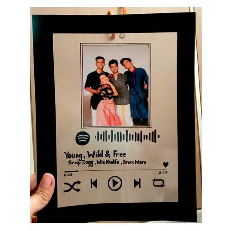 Momento Ideas For Farewell, Farewell Momento Ideas, Happy Farewell, Farewell Decorations, Farewell Ideas, Spotify Plaque, Farewell Parties, Grey Headboard, Photo Booth Frame