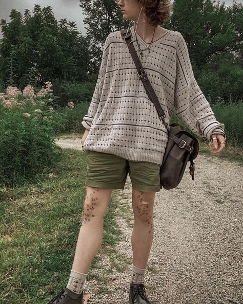 Cottegcore Aesthetic Outfits Men, Cottage Core Nonbinary Outfits, Mom Core Outfits, Masc Cottagecore Outfits, Goblin Core Outfit, Masc Cottagecore, Dark Cottagecore Fashion, Non Binary Outfits, Goblincore Outfits