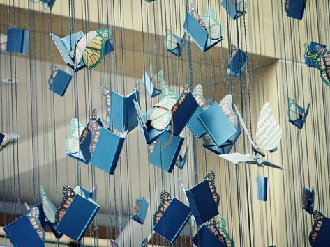 This reminds me of "The fantastic flying books of Morris Lessmore" and I LOVE IT! Hanging Books, Hang From Ceiling Decor, Thai Decor, Reading Display, Library Posters, Books Ideas, Alice Tea Party, Garland Backdrops, Library Displays