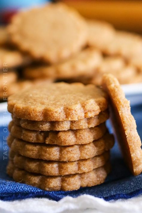 Homemade Biscoff, Biscoff Cookie Recipe, Oatmeal Applesauce Cookies, Biscoff Recipes, Easy Cookie Recipe, Classic Peanut Butter Cookies, Butter Cinnamon, Biscoff Cookie Butter, Pumpkin Spice Cookies