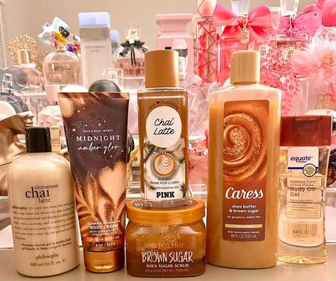 Hair Smell Good, Smell Good Combo, Perfume Body Spray, Bath N Body Works, Diy Body Care, Body Hygiene, Body Smells, Bath And Body Works Perfume, Shower Skin Care