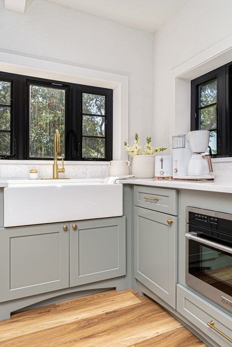 Not only do we love the color scheme in this kitchen, but the ZLINE appliances make it look even better 😍 Convection Microwave Oven, Professional Appliances, Kitchen Suite, Convection Microwave, Convection Cooking, Microwave Convection Oven, Single Wall Oven, Kitchen Appliance Packages, Steel Tub