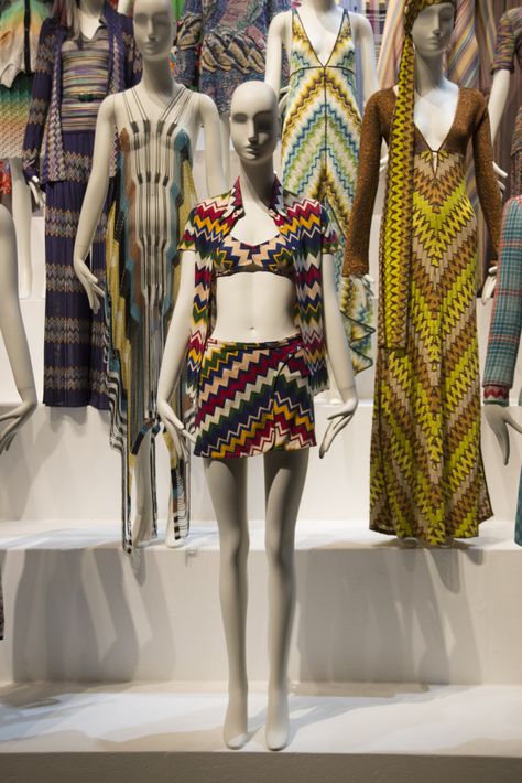 Missoni Outfit, Anna Piaggi, Missoni Vintage, Missoni Fashion, Unique Clothes, Textile Museum, Art Colour, Lovely Fashion, Diana Vreeland