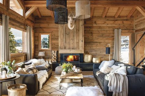 Mountain Cabin Living Room, Mountain Home Interiors, Rectangular Living Rooms, Mountain Interiors, Log Cabin Interior, Cabin Chic, Cabin Living Room, Sitting Room Design, Chalet Interior