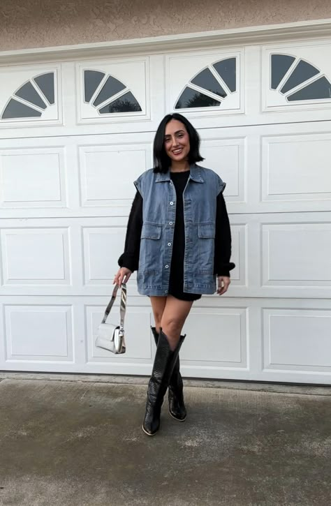 Winter outfits Outfit ideas Style Pretty outfits Oversized Denim Vest Outfit Fall, Long Jean Vest Outfits, Oversize Denim Vest Outfit, Oversize Vest Outfit, Jean Vest Outfits Winter, Black Jean Vest Outfit, Oversized Jean Vest Outfits, Dress With Vest Outfit, Denim Vest Outfit Winter