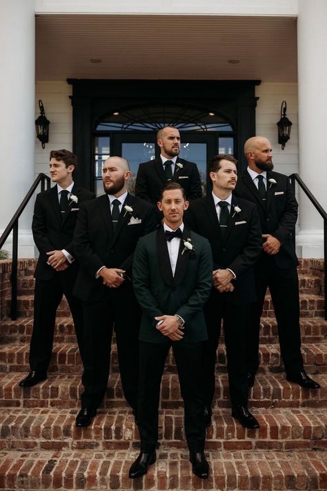 Wedding Photography Bridesmaids Groomsmen, Brides First Look With Groomsmen, Wedding Photoshoot Group, Wedding Photo Ideas For Groom, Wedding Poses Family Group Shots, Groomsman Poses Photo Ideas, Grooms Pictures Groomsmen Photo Ideas, Wedding Picture Ideas Groomsmen, Wedding Photo Ideas For Photographers Group Shots