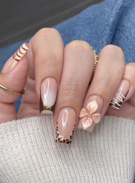 Brown Flower Nail Designs, Almond Nails Trendy Fall, Fall Inspo Nails 2024, Light Pink And Brown Nails, Xs Square Nails, Extra Fall Nails, Cute Fall French Tip Nails, Natural Nail Designs Fall, Square Nails Ideas Fall