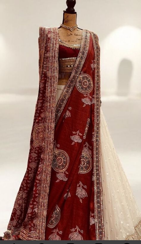 Indian Royal Wedding Outfits, Regal Indian Outfit, Indian Bridal Outfits Sabyasachi, Royal Indian Outfits, Sabyasachi Red Saree, Sabyasachi Sarees Brides, Sabyasachi Gown, Indian Outfits Modern, Sabyasachi Collection