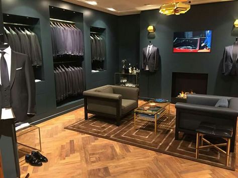 Tailoring Shop Interior Design, Interior Design Fabric, Suit Stores, Clothing Store Design, Interior Display, Tailor Shop, Men Store, Shop Organization, Shop Front Design