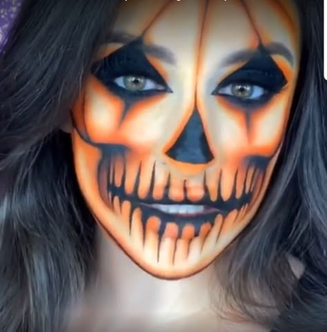 Pumpkin face paint Cute Pumpkin Makeup, Halloween Backgrounds Wallpapers, Halloween Nails 2022, Pumpkin Makeup, Pumpkin Face Paint, Halloween Makeup For Kids, Wallpapers Halloween, Pfp Halloween, Drawing Halloween