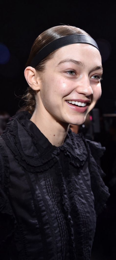 Gigi Hadid Gigi Hadid Without Makeup, Bella Hadid Without Makeup, Gigi Hadid Short Hair, Bella Hadid No Makeup, Gigi Hadid No Makeup, Bella Hadid Makeup, Gigi Hadid Beauty, Ugly Photos, Gigi Hadid Looks