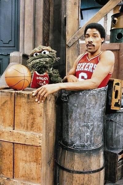 Julius “Dr. J” Erving appeared with Oscar the Grouch on a 1982 episode of "Sesame Street." Ebony Magazine Cover, Food Energy, Julius Erving, American Athletes, Dr J, Oscar The Grouch, Hoop Dreams, Vintage Basketball, Basketball Art