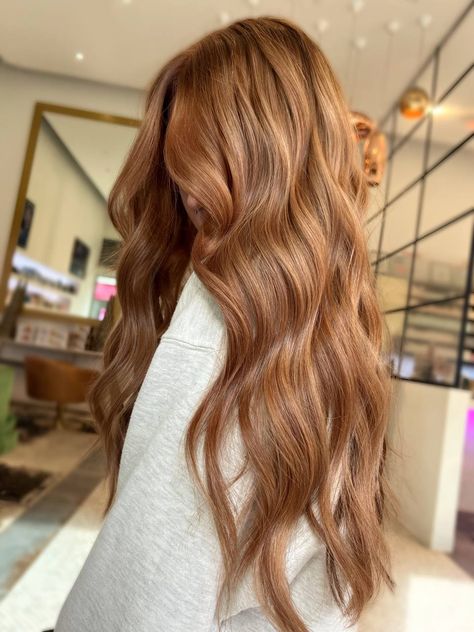 Light Brown And Strawberry Blonde Hair, Ginger Hair With Caramel Highlights, Medium Gold Copper Hair, Cowboy Copper Hair Light, Subtle Red Hair Strawberry Blonde, Hair Inspiration Light Brown, Cowboy Copper Hair With Blonde Balayage, Subtle Cowboy Copper Hair, Chrishelle Stause Hair Color