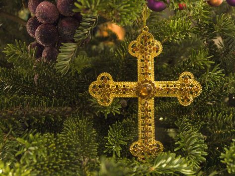 The Tradition Behind The Chrismon Tree Chrismon Tree, Chrismon Ornaments, Christian Thoughts, Evergreen Christmas, Meaningful Symbols, Classic Christmas Tree, Etiquette And Manners, Advent Season, Plant Problems