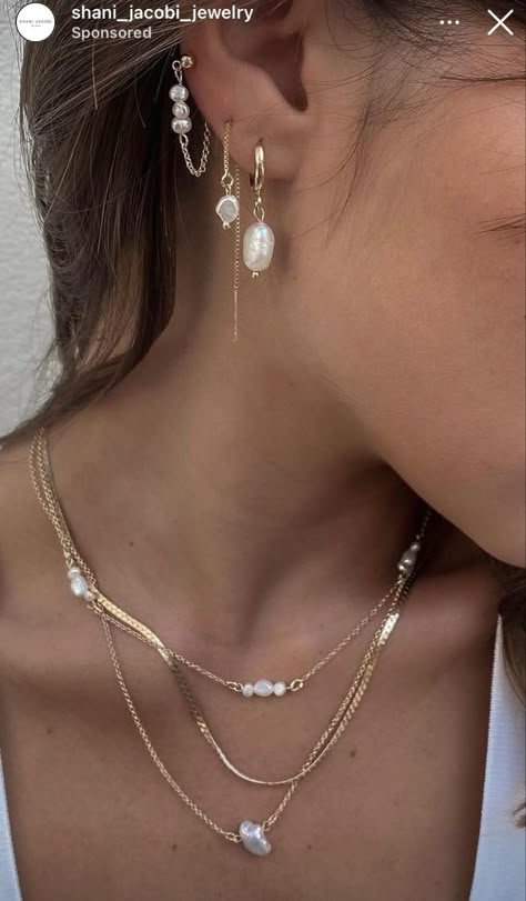 Simple Earring Stack Ideas, Beachy Silver Jewelry, Beach Earring Stack, Beachy Earring Stack, Earring Stacks, Layered Gold Necklaces, Spring Jewelry Trends, Beachy Earrings, Earring Stack