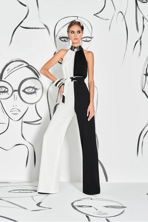 Alice + Olivia Spring 2022 Ready-to-Wear Collection | Vogue Mode Monochrome, 90's Fashion, Jumpsuit Online, Alice And Olivia, Long Jumpsuits, Jumpsuit Fashion, Sleeveless Jumpsuits, Fashion Week Spring, Tulum