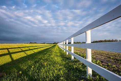 Diagonal Lines in Landscape Photography Digital Camera Tips, Line Photography, Diagonal Lines, Diagonal Line, Landscape Photography Tips, Digital Photography School, Train Photography, Scenic Photography, Photo Composition