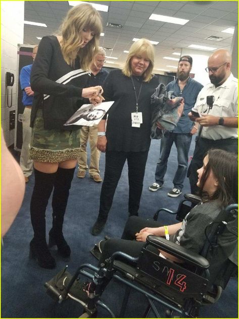 Taylor Swift Meets Fan Backstage Who Fell Ill During Concert: Photo #4092415. Taylor Swift Concert Outfit, Reputation Tour, Taylor Swift Photos, Reputation Era, Fire Dancer, Swift Photo, The Dancer, Taylor Swift Concert, Taylor Swift Wallpaper