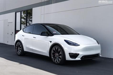 Tesla Roof, Model S Tesla, Model Y Tesla, New Tesla Roadster, Tesla Car Models, Tesla Model S Plaid, Tesla Electric Car, Dream Cars Range Rovers, Tesla 3