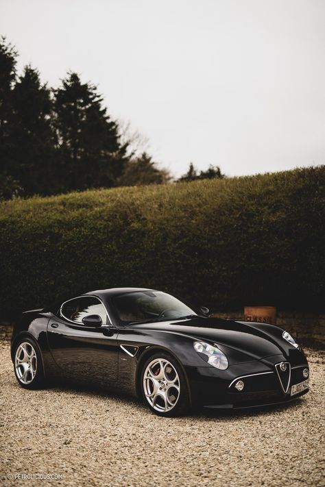 Alfa Cars, Old Sports Cars, Alpha Romeo, Alfa Romeo 8c, Alfa Alfa, Alfa Romeo Spider, Aesthetic Car, Alfa Romeo Cars, Drift Car