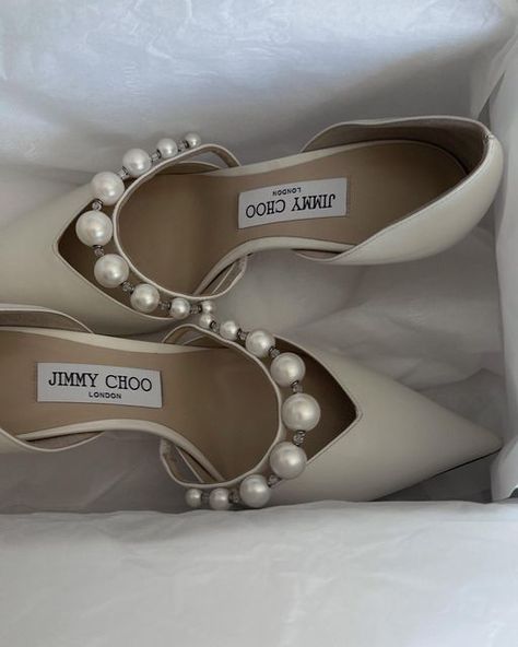 Macky Rehm on Instagram: "mother of the bride’s shoes 🤍🤍🤍" Sphere Bridal Gallery, Manolo Blahnik Carrie, Bride Shoe, Shoes Wishlist, Queen Wedding Dress, Jimmy Choo Bridal, Shoe Heels, Taupe Fashion, Bridal Gallery