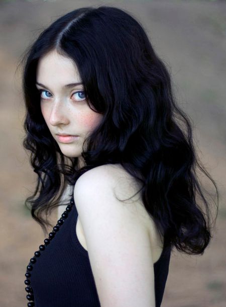 Vertina Black Hair White Skin, Black Hair And Blue Eyes, Black Hair Pale Skin, Pale Skin Makeup, Hair Pale Skin, Black Hair Blue Eyes, Jet Black Hair, Winter Typ, Black Hair Color