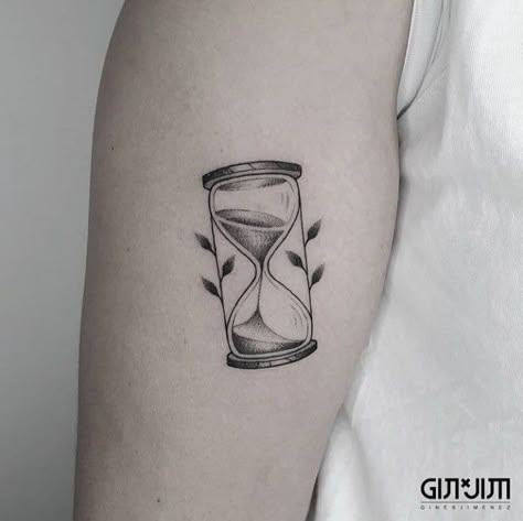 Color Hourglass Tattoo, Hourglass Small Tattoo, Fine Line Hourglass Tattoo, Small Hour Glass Tattoo, Minimalist Hourglass Tattoo, Time In A Bottle Tattoo, Hourglass Tattoo Simple, Hourglass Tattoo Minimalist, Simple Hourglass Tattoo