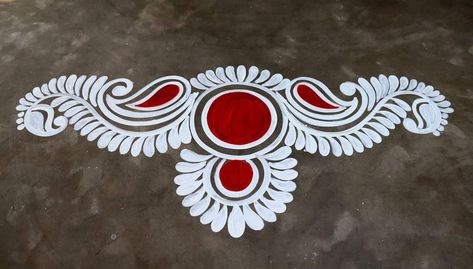 Tulsi Painting Ideas, Easy Simple Rangoli For Diwali, Chitta Design, Dot Rangoli For Diwali, Alpona Border Design, Muruja Jhoti, Paint Rangoli Designs On Floor, Kalash Rangoli Designs, Alpona Painting