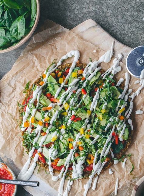 Raw Pizza, Raw Vegan Dinners, Raw Vegan Diet, Vegan Summer Recipes, Recipes For Summer, Zoodle Recipes, Pizza Margherita, Raw Diet, Raw Food Diet