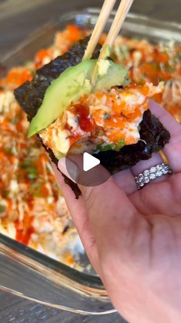 Hawaii's Best Kitchens on Instagram: "RECIPE SALMON SUSHI BAKE!!  Ingredients: 1 lb imitation crab meat 2 pcs of salmon 8 oz cream cheese 1/2 cup kewpie mayo 2 tbsp sriracha  4 cups cooked sushi rice 3 tbsp rice vinegar 1 tbsp mirin 1/8 tsp of salt Furikake seasoning 4 tbsp masago Green onions Fried shallots  Roasted seaweed sheets 1 avocado   First step is to wash and cook your rice, preferably on the sushi rice setting if you have it. Otherwise cook on the regular white rice setting. Season salmon with salt, pepper, garlic powder and paprika. Air fry for about 7-8 minutes. Add imitation crab meat to a bowl along with salmon, cream cheese, kewpie mayo and sriracha. Mix all the ingredients together.   Once the rice is cooked, add to a 9x13 baking dish. Add sushi rice vinegar, mirin and sal Salmon Sushi Bake, Season Salmon, Cooked Sushi, Crab Sushi, Sushi Rice Recipes, Sushi Bowl Recipe, Roasted Seaweed, Kewpie Mayo, Sushi Bake