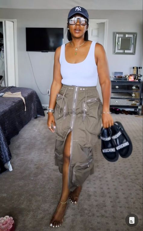 Fitted Hat Outfit Black Women, Dinner Outfit Black Women, Saturday Outfit Ideas, Cargo Skirt Outfit Black Women, Saturday Outfit Casual Weekend Wear, Essence Festival Outfits, Saturday Outfit, Black Women Fashion, Cute Simple Outfits