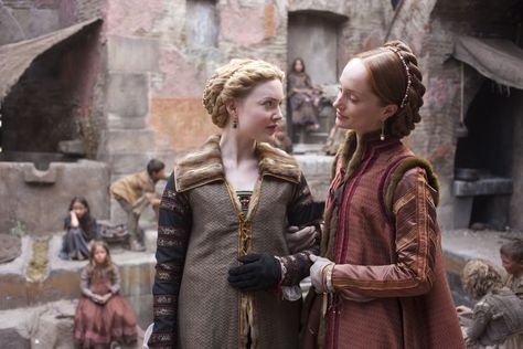 "The Borgias", TV series, Showtime, 2011-2013. Holliday Granger as Lucrezia Borgia and Lotte Verbeek as Giulia Farnese. Giulia Farnese, Borgia Tv Series, 1400s Fashion, Cesare Borgia, The Borgia, Holliday Grainger, Lucrezia Borgia, History Taking, The Borgias