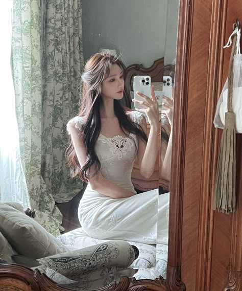 Ne Hwa, Justina Xie, Dress Ootd, Pose Fotografi, Apartment Aesthetic, Beauty Goals, Luxury Aesthetic, Makeup Style, Dressy Outfits