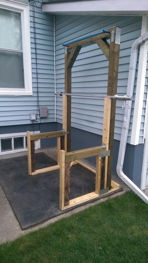 DIY outdoor squat rack - Album on Imgur Wood Power Rack, Wood Squat Rack, Outdoor Squat Rack, Outdoor Weight Gym, Diy Squat Rack Wood, Diy Outdoor Gym, Outdoor Gym Ideas Backyards, Squat Rack Diy, Diy Squat Rack