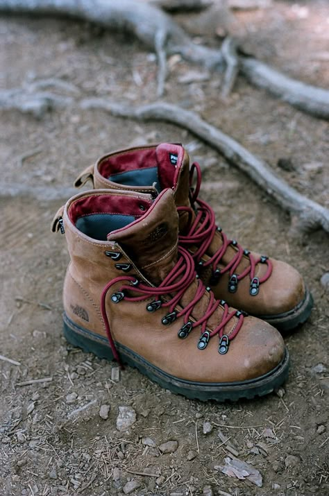 Painted Gloves, Trekking Outfit Women, Trekking Outfit, Shoe Stores, Adventure Boots, Women Hiking, Hiking Outfits, Close Relationship, Plaid Shirts