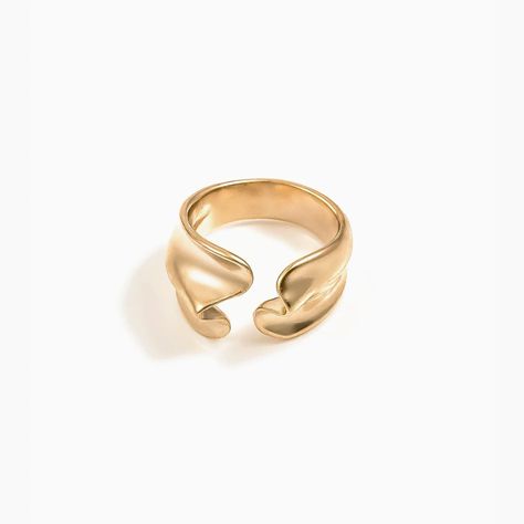 Meena ring is an adjustable article and a perfect pick for modernistic fashion jewelry statement. Bare of etched details on the band, the ring features a design where the band width runs thick and low in certain places. The sleek and subtle width variation adds an interesting dimension to the overall simplistic look. - Brass with Polyurethane Coating - Availa...#Simplicity #Minimalist #of #Elegance #Accessories #and #Embracing #World #Jewelry #Art #Beauty #Exploring #the #Tidiness #Exploring Wax Carved Ring, Shiny Objects, Jewelry Statement, Monica Vinader, Stacked Jewelry, Fabulous Jewelry, Minimalist Jewelry, Jewelry Trends, Metal Rings