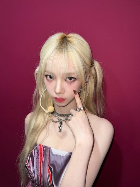 Karina Blonde, Aespa Spicy, Suwon, Aespa Karina, Karina Aespa, Black Mamba, Twitter Update, 가을 패션, K Idols