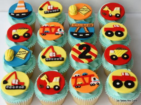 Construction Birthday Party Cakes, Construction Theme Cake, Construction Birthday Party Food, Construction Cupcakes, Construction Birthday Cake, Theme Cupcakes, Construction Theme Birthday Party, Construction Theme Party, Cupcakes For Boys