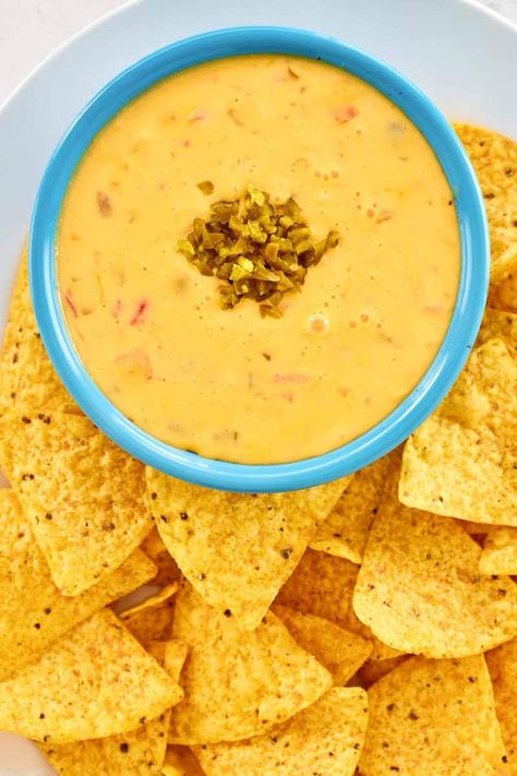 Pappasitos Queso Recipe, Copycat Queso, Restaurant Style Queso, Queso Dip Velveeta, Mexican Cheese Dip, Quesadilla Sauce, Taco Bell Quesadilla, Cheese Dip Mexican, Queso Dip Recipes