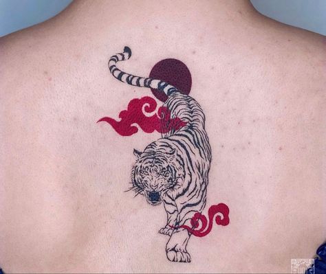 Tato Realis, Japanese Tiger Tattoo, Tiger Tattoo Design, Flame Tattoos, Chinese Tattoo, Cloud Tattoo, Red Tattoos, Tiger Tattoo, Dope Tattoos