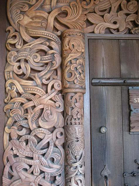 Viking Carvings by Birgit44, via Flickr(Those guys where very creative wood-carvers) Wood Carving Inspiration, Ancient Viking Art, Viking Longhouse, Viking Knot, Vikings Art, Viking Aesthetic, Art Viking, Viking House, Viking Pattern